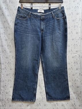Hollister Curvy High-Rise Baggy. Size 20R/w35